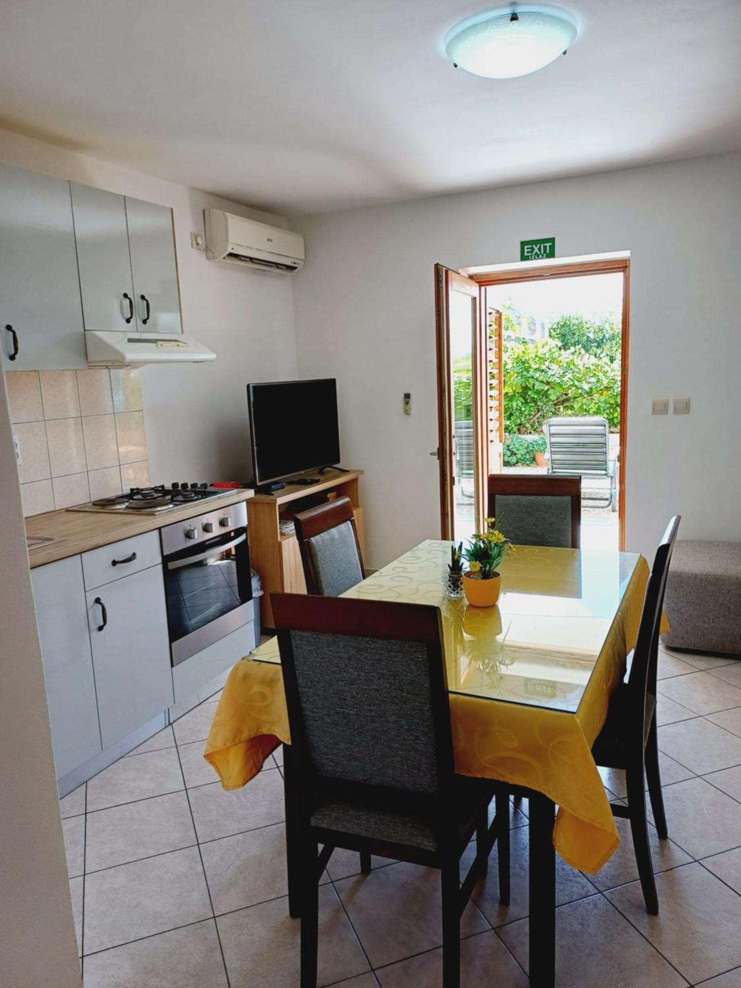 Apartments Jure Miljak Podstrana Exterior photo