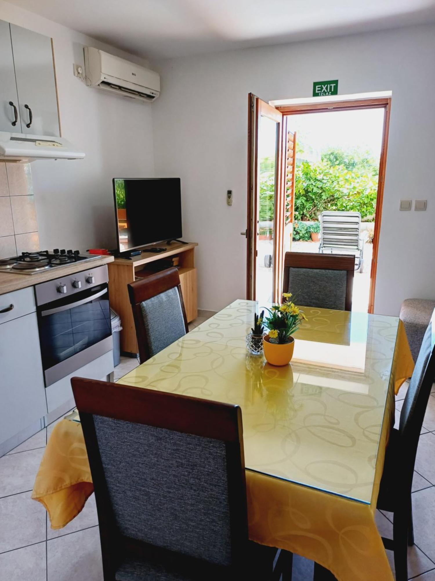 Apartments Jure Miljak Podstrana Exterior photo